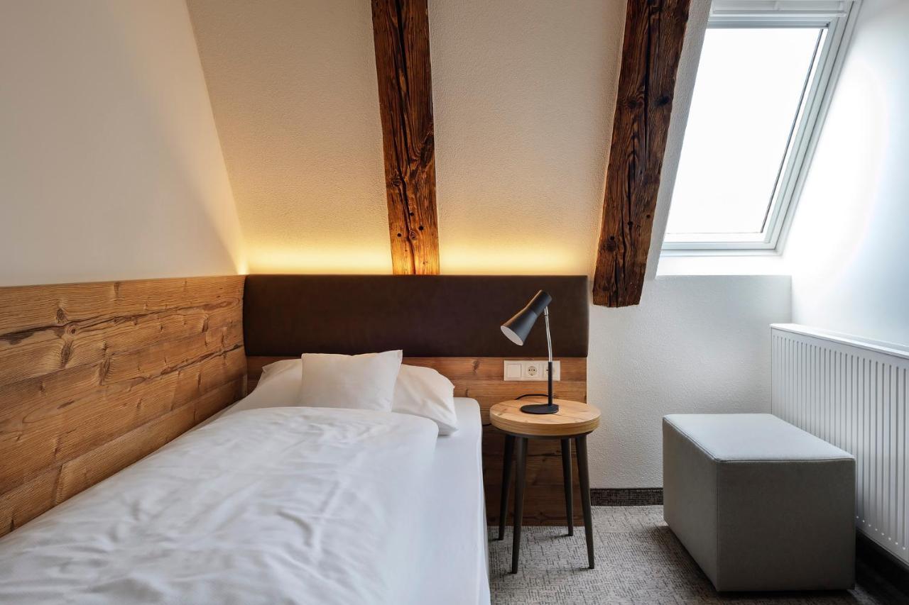 Rose Hotel
